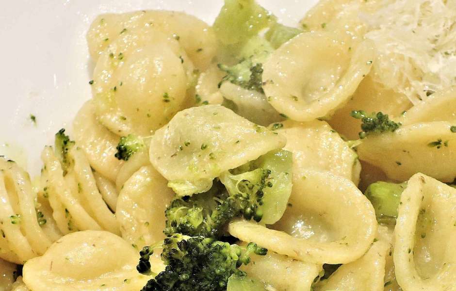  6.	Orecchiette with cime di rapa (broccoli)