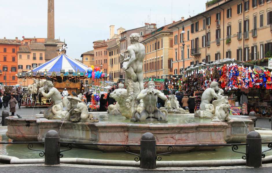 2.	Visit the Christmas markets in Piazza Navona