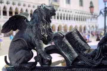 Guided Walking city tour of the Centre of Venice and main attractions