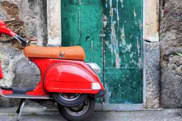 Vespa experience around the hills and vineyards of Chianti