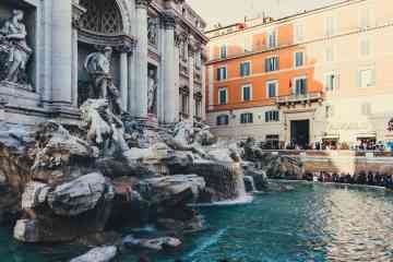 Guided Small Group Tour to the Vatican City and the Squares of Rome with pick-up included
